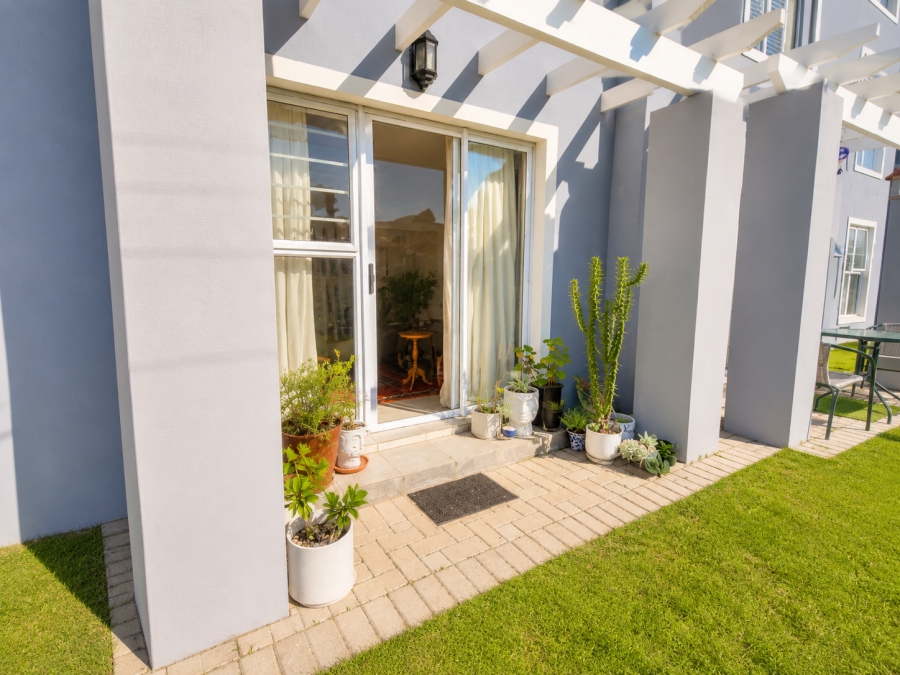 To Let 2 Bedroom Property for Rent in Protea Heights Western Cape